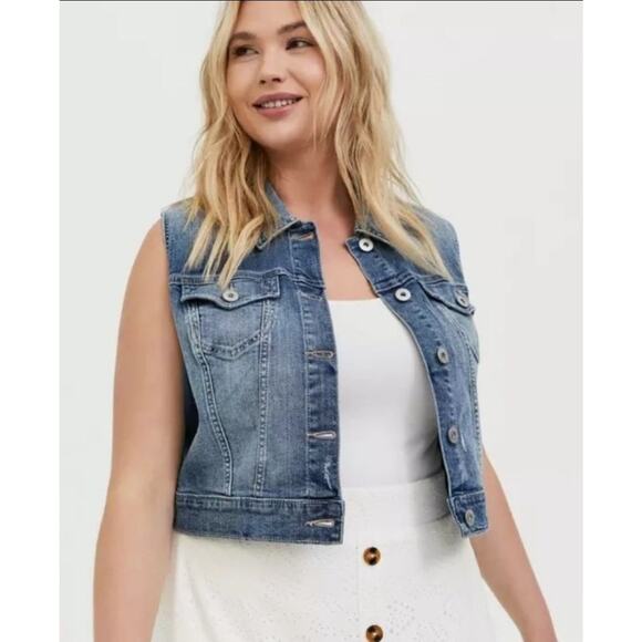 Torrid Jackets & Blazers - Torrid Women's Plus Size 2X Crop Denim Blue Medium Wash Button Up Collared Vest